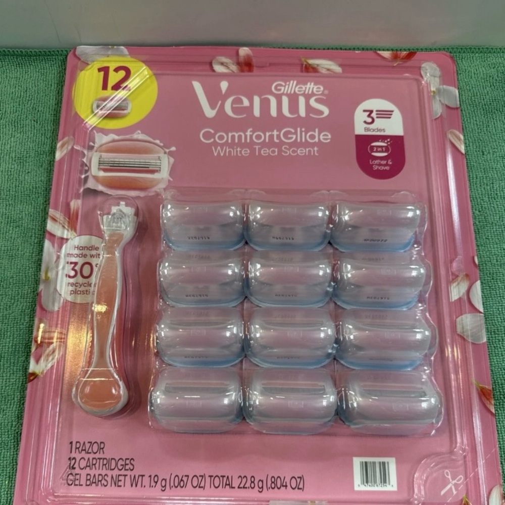 Gillette Venus Comfortglide White Tea Scent 1 Razor Plus 12 Cartridges NEW - Picture 2 of 7